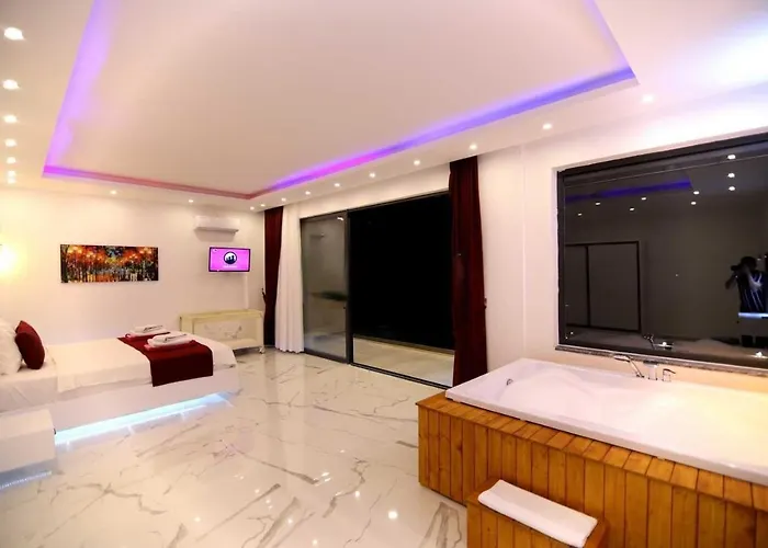 Olivet-kalkan 3 Bedroom-2 Jakuzzies-sauna-turkish Hamam-huge Private Pool And Lovely Garden Вилла Каш